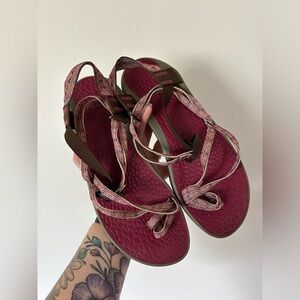 Chaco Fantasia Cycloid Scale Multicolor Pink Sandals Women's Size 10 Outdoor